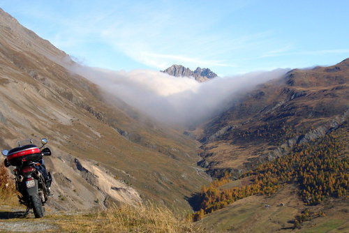  Passo Foscagno – hmla sa snaží dostať zo severu a severovýchodu do Livigna všetkými „otvormi“
