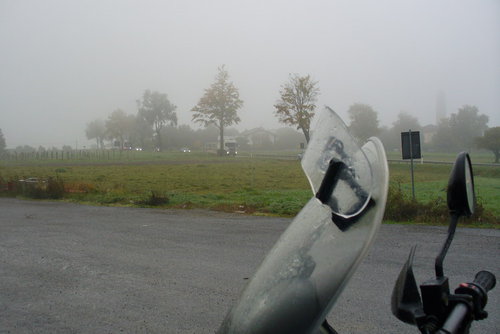  Južná rampa Reschenpassu: takto vyzerá pod „romantickou“ hmlou. Vlhko, zima, kolóny