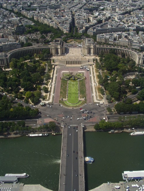  Trocadéro z najvyššieho poschodia Eifellovky
