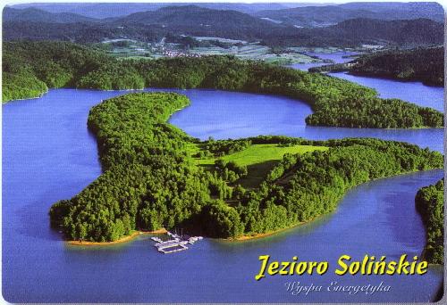  Solinske jazero vzniklo umelým zatopením rozvetveného údolia /Pohľadnica/