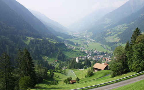  St.Leonard, mestečko pod Passo Giovo. Zdravím Herghotta, máme tú istú :-)